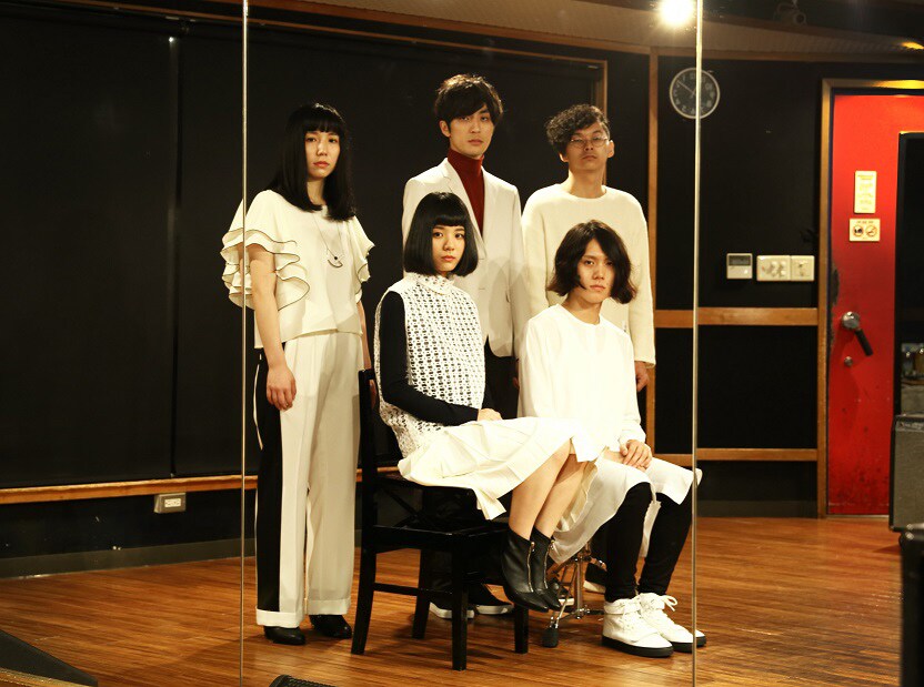 LILI LIMIT、2ndミニアルバム「#apieceofcake」1月に発表