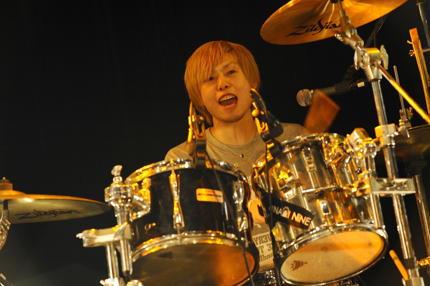 スケロク（Dr, Cho / MINAMI NiNE）（Photo by Yuji Honda）