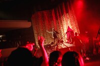 「～マジか！？っつーか、ミイラズツアーっつーかツアー2015aw～」東京・東京キネマ倶楽部公演の様子。（撮影：後藤壮太郎）