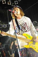 KENTA（Vo, B / WANIMA）（Photo by Yuji Honda）