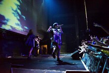 Maison book girlワンマンライブ「solitude hotel 1F」の様子。（写真提供：ekoms）