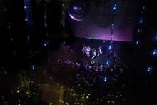 Maison book girlワンマンライブ「solitude hotel 1F」の様子。（写真提供：ekoms）