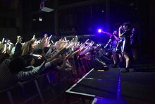 Maison book girlワンマンライブ「solitude hotel 1F」の様子。（写真提供：ekoms）