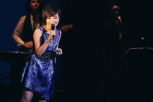 「Nao Yoshioka Rising Japan Tour 2015 -Living Our Dreams」東京・イイノホール公演の様子。 （Photo by Tsuneo Koga）