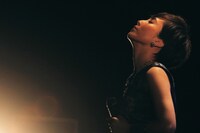 「Nao Yoshioka Rising Japan Tour 2015 -Living Our Dreams」東京・イイノホール公演の様子。 （Photo by Tsuneo Koga）