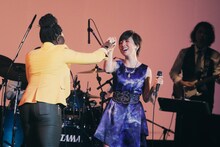 左からデブラ・デッブス、Nao Yoshioka。 （Photo by Tsuneo Koga）