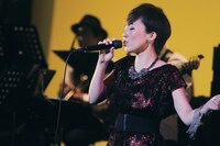 「Nao Yoshioka Rising Japan Tour 2015 -Living Our Dreams」東京・イイノホール公演の様子。 （Photo by Tsuneo Koga）