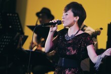 「Nao Yoshioka Rising Japan Tour 2015 -Living Our Dreams」東京・イイノホール公演の様子。 （Photo by Tsuneo Koga）