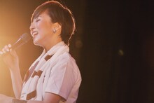 「Nao Yoshioka Rising Japan Tour 2015 -Living Our Dreams」東京・イイノホール公演の様子。 （Photo by Tsuneo Koga）