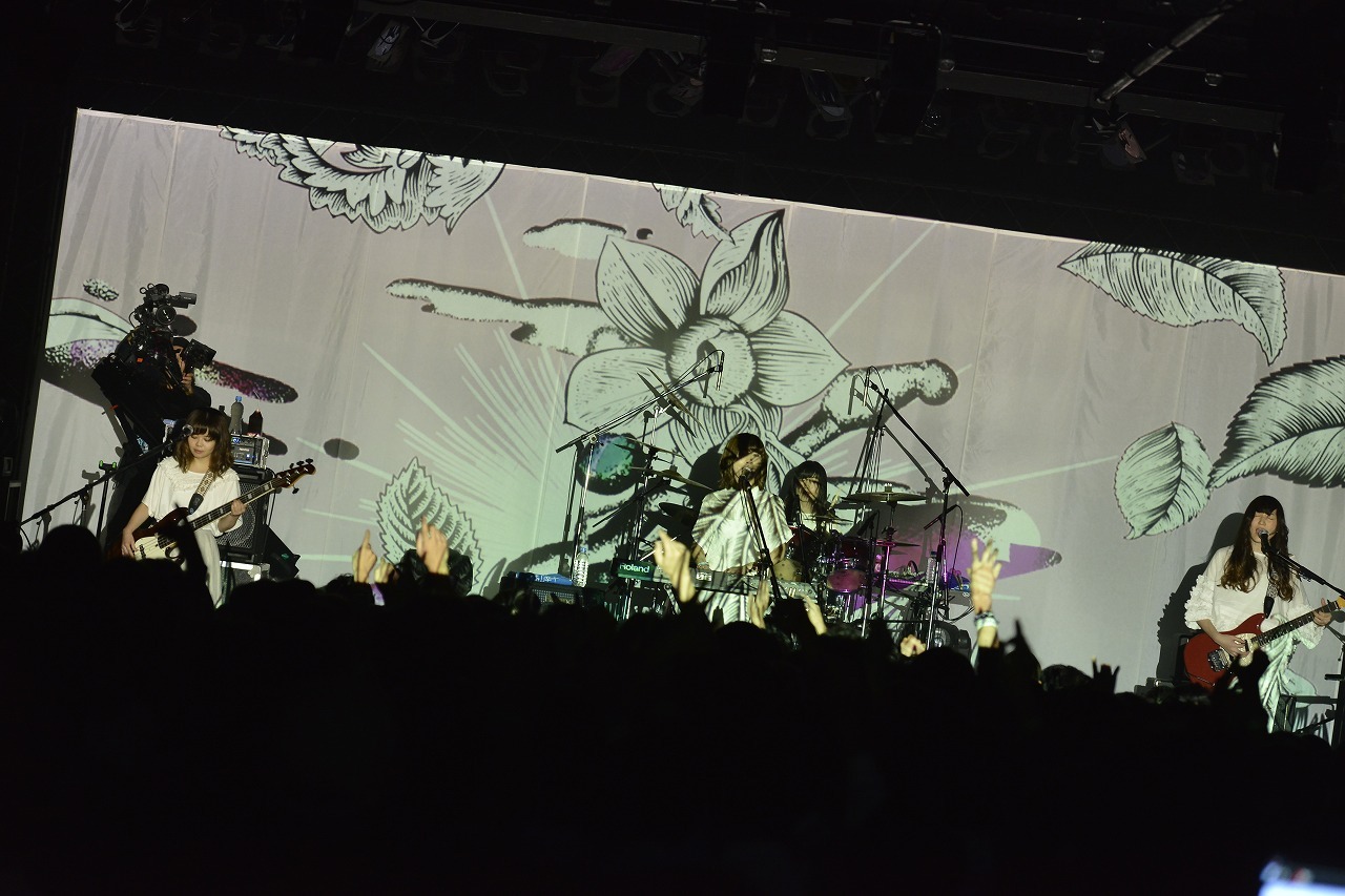 「お口ポカーンフェス?! NEGOTO 5th Anniversary ～バク TO THE FUTURE～」3rdステージの様子。（Photo by AZUSA TAKADA）