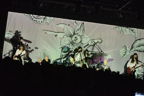 「お口ポカーンフェス?! NEGOTO 5th Anniversary ～バク TO THE FUTURE～」3rdステージの様子。（Photo by AZUSA TAKADA）