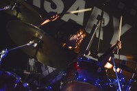 澤村小夜子（Dr）（Photo by AZUSA TAKADA）