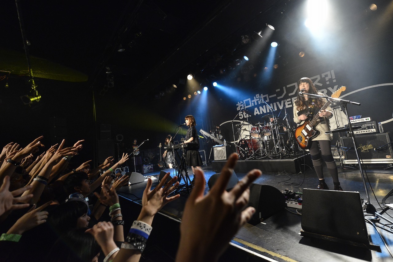 「お口ポカーンフェス?! NEGOTO 5th Anniversary ～バク TO THE FUTURE～」5thステージの様子。（Photo by AZUSA TAKADA）
