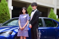 左から広瀬すず、ハリー杉山。