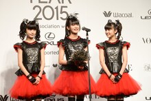 受賞の喜びを語るBABYMETAL。