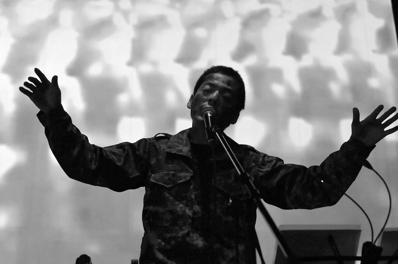 七尾旅人が1人目の戦死者に、驚愕の「特殊ワンマン」で3時間ノンストップ熱演