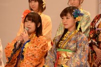 μ'sの新田恵海（左）と三森すずこ（右）。