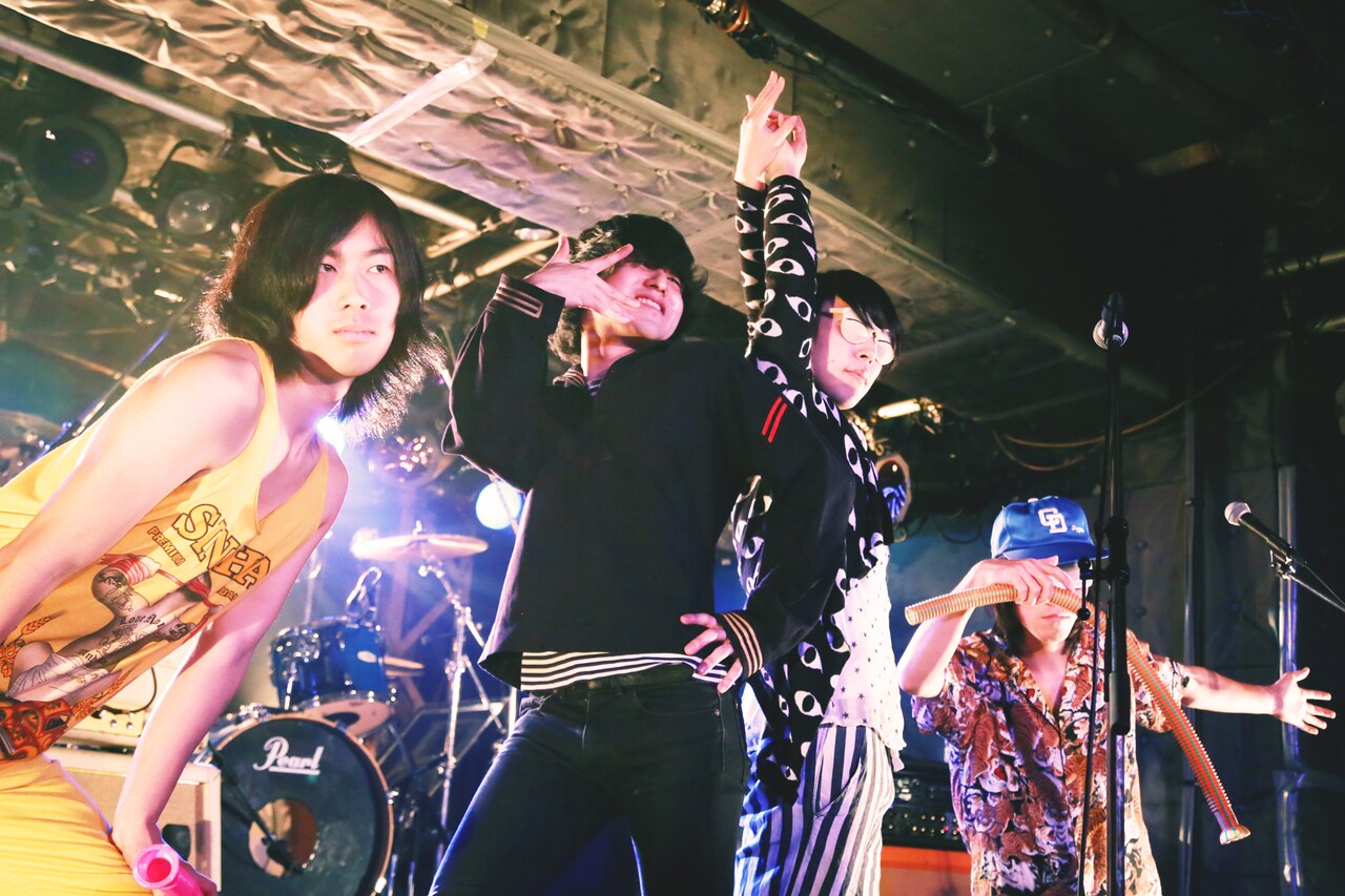 挫・人間、怒濤のプレイと“魔王”と“除霊”で魅せたLOFTワンマン