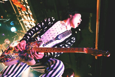 下川リオ（Vo, G）（撮影：新倉映見）