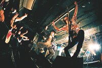 挫・人間「テレポート・ミュージック リリース記念単独公演」の様子。（撮影：新倉映見）