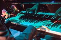 「marasy piano live 2015」東京・めぐろパーシモンホール 大ホール公演の様子。（撮影：石阪大輔）