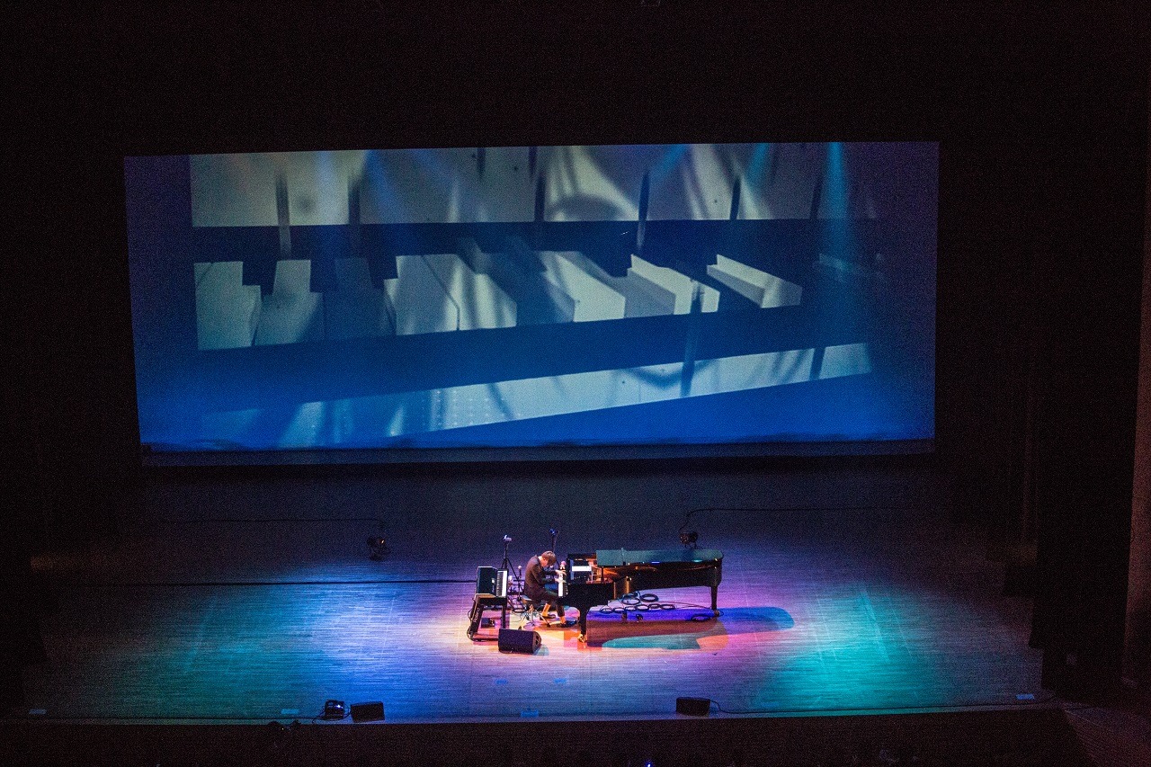 「marasy piano live 2015」東京・めぐろパーシモンホール 大ホール公演の様子。（撮影：石阪大輔）
