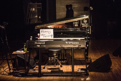 「marasy piano live 2015」東京・めぐろパーシモンホール 大ホール公演終演後のグランドピアノ。（撮影：石阪大輔）