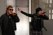 左よりRED RICE（湘南乃風）、遊助。 (c)フジテレビ