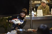 藤咲佑（B）によるひとりごとステージのパフォーマンスの様子。（Photo by AZUSA TAKADA）