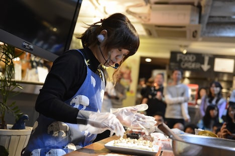 藤咲佑（B）によるひとりごとステージのパフォーマンスの様子。（Photo by AZUSA TAKADA）
