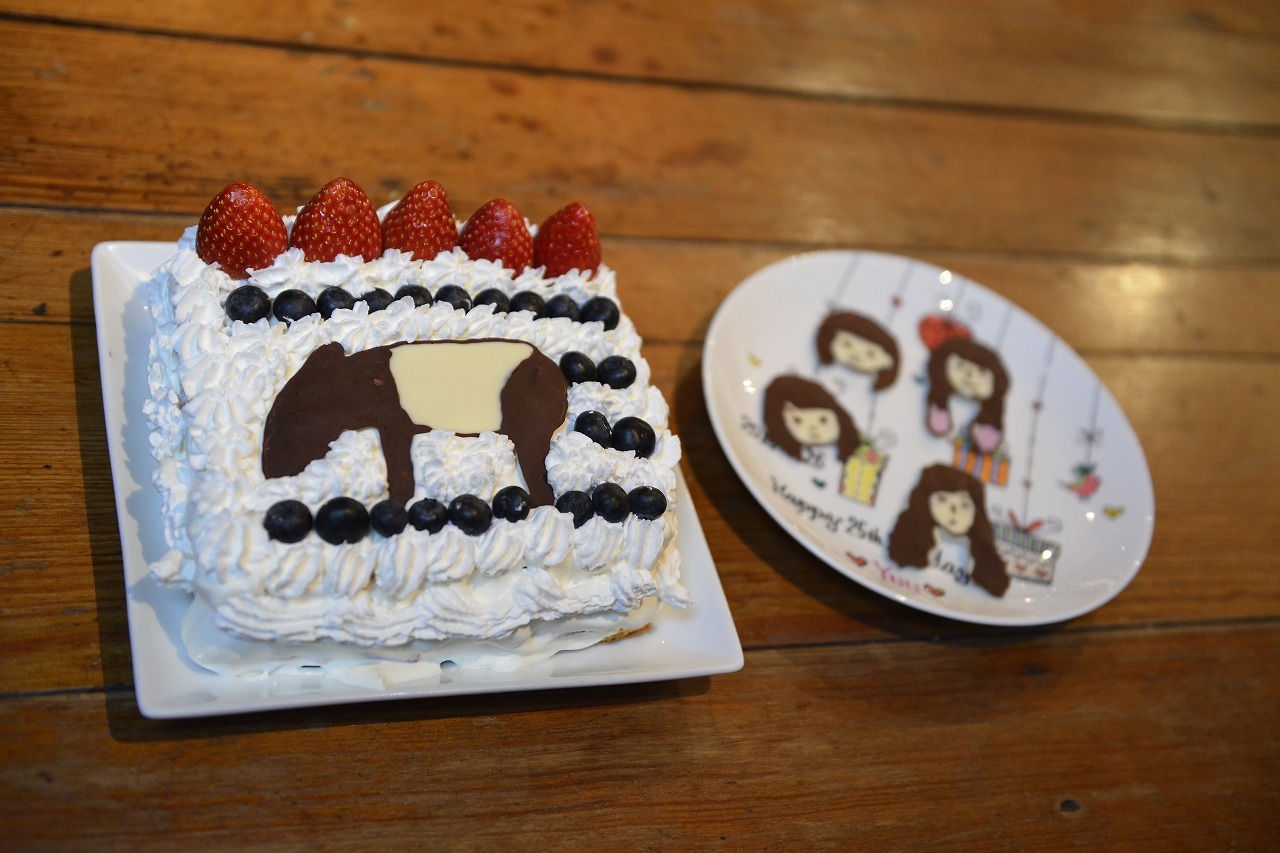 藤咲佑（B）がひとりごとステージで作ったケーキ。（Photo by AZUSA TAKADA）