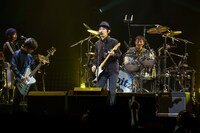 スピッツ（撮影：上飯坂一）