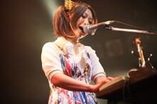 せんせい（Vo, Key / 東京カランコロン） （Photo by Viola Kam［V'z Twinkle Photography］）