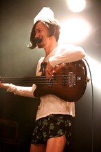 佐藤全部（B / 東京カランコロン） （Photo by Viola Kam［V'z Twinkle Photography］）