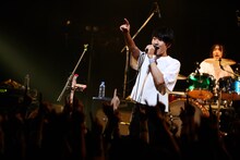 いちろー（Vo, G / 東京カランコロン） （Photo by Viola Kam［V'z Twinkle Photography］）