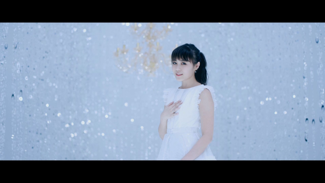 Flower「瞳の奥の銀河（ミルキーウェイ）」ミュージックビデオのワンシーン。