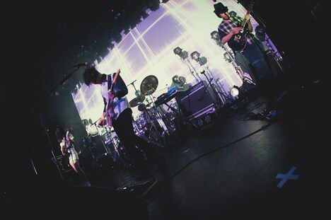 Hello Sleepwalkersのワンマンライブ「Quintet Laboratory Phase2」の様子。（撮影：長谷川れみ）