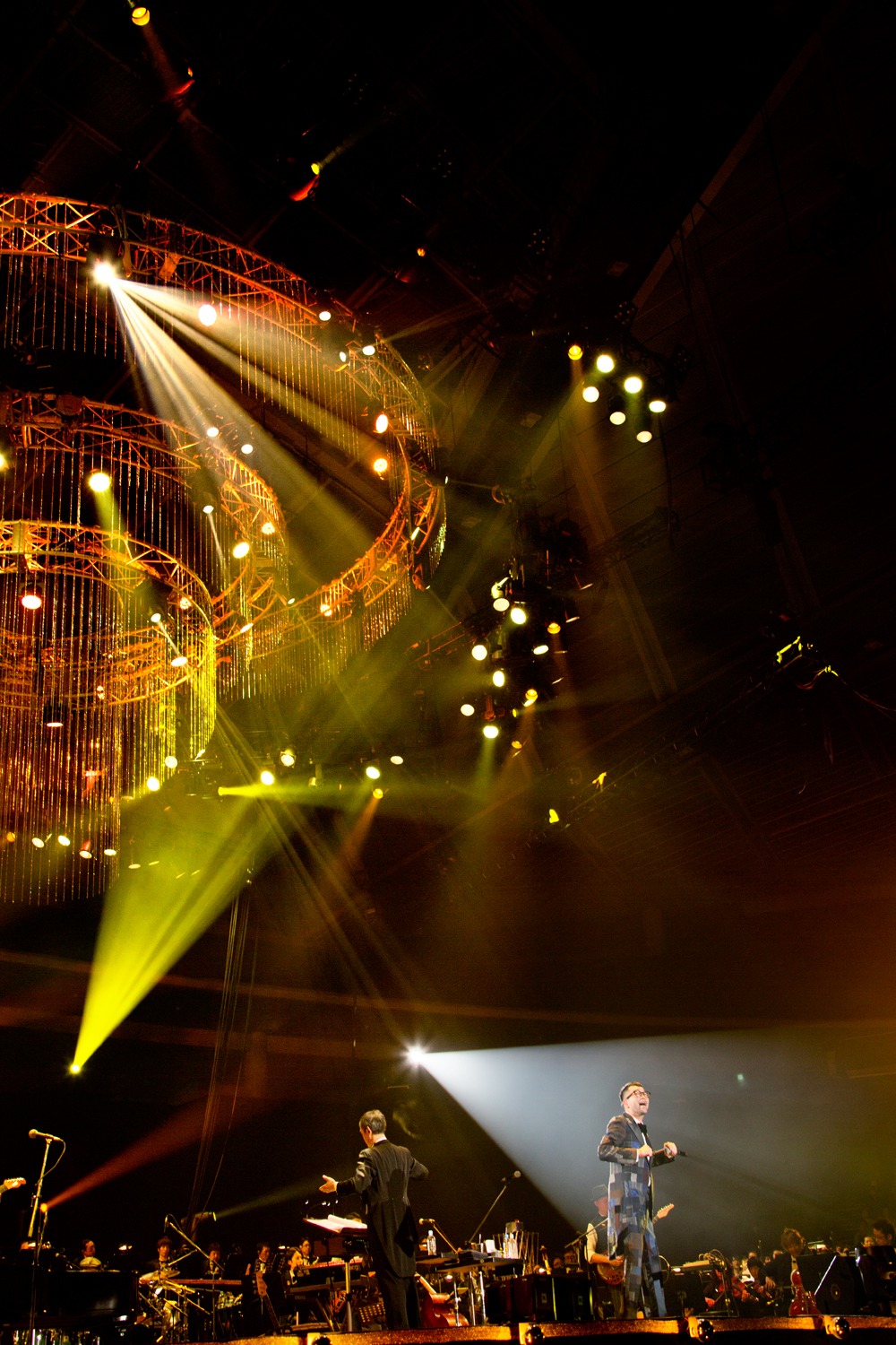 「MAKIHARA NORIYUKI SYMPHONY ORCHESTRA CONCERT "cELEBRATION 2015"～Starry Nights～」東京体育館公演の様子。