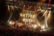 a flood of circle「AFOC presents VS tour "BATTLE ROYAL 2015”」の様子。（Photo by Jon...）