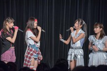 「PiiiiiiiN 夢への試練 3番勝負！ ～GEM編～」MCの様子。