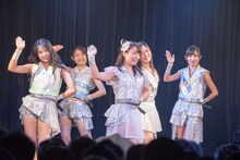 「PiiiiiiiN 夢への試練 3番勝負！ ～GEM編～」GEMによるライブの様子。