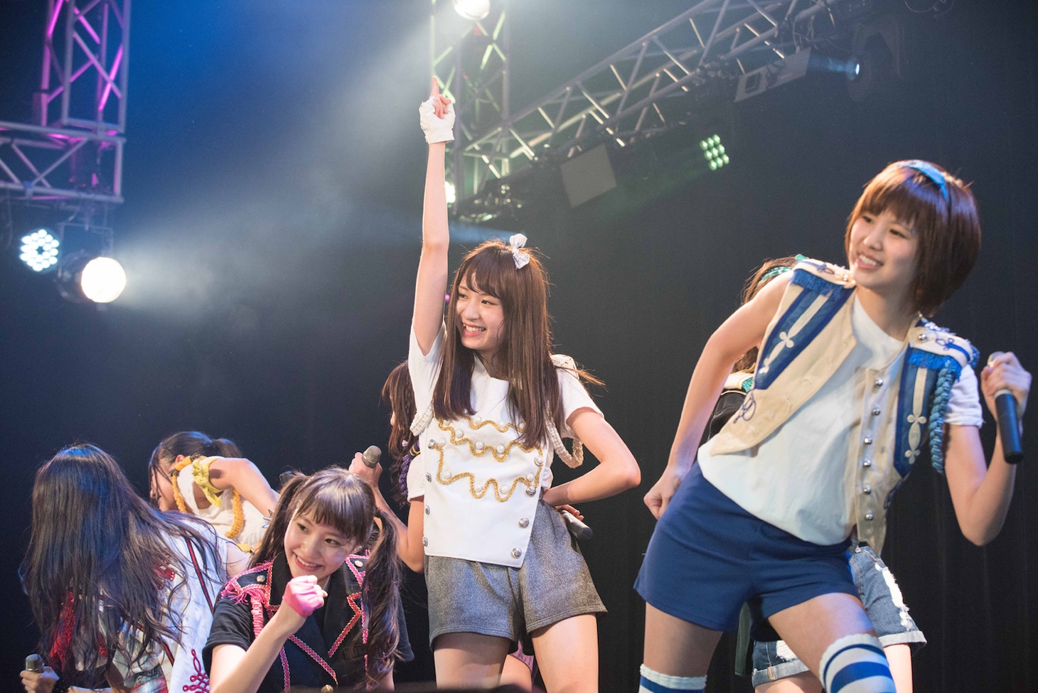 「PiiiiiiiN 夢への試練 3番勝負！ ～GEM編～」PiiiiiiiNによるライブの様子。