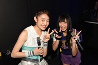 左から村上来渚、神能あみ。