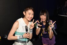 左から村上来渚、神能あみ。