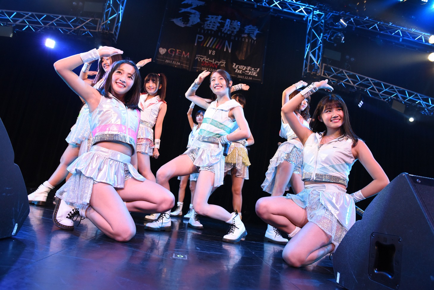 「PiiiiiiiN 夢への試練 3番勝負！ ～GEM編～」GEMによるライブの様子。