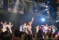 「PiiiiiiiN 夢への試練 3番勝負！ ～GEM編～」GEMによるライブの様子。