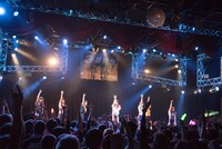 「PiiiiiiiN 夢への試練 3番勝負！ ～GEM編～」PiiiiiiiNによるライブの様子。