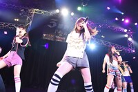 「PiiiiiiiN 夢への試練 3番勝負！ ～GEM編～」PiiiiiiiNによるライブの様子。