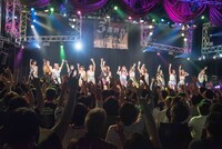 PiiiiiiiNとGEMによるライブの様子。