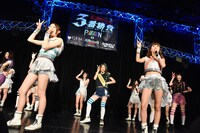 PiiiiiiiNとGEMによる「We're GEM!」コラボの様子。